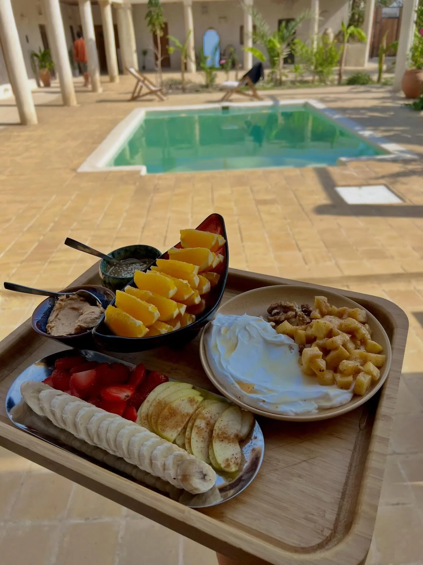 سفر الناز شاکردوست به جنوب با خواهرش