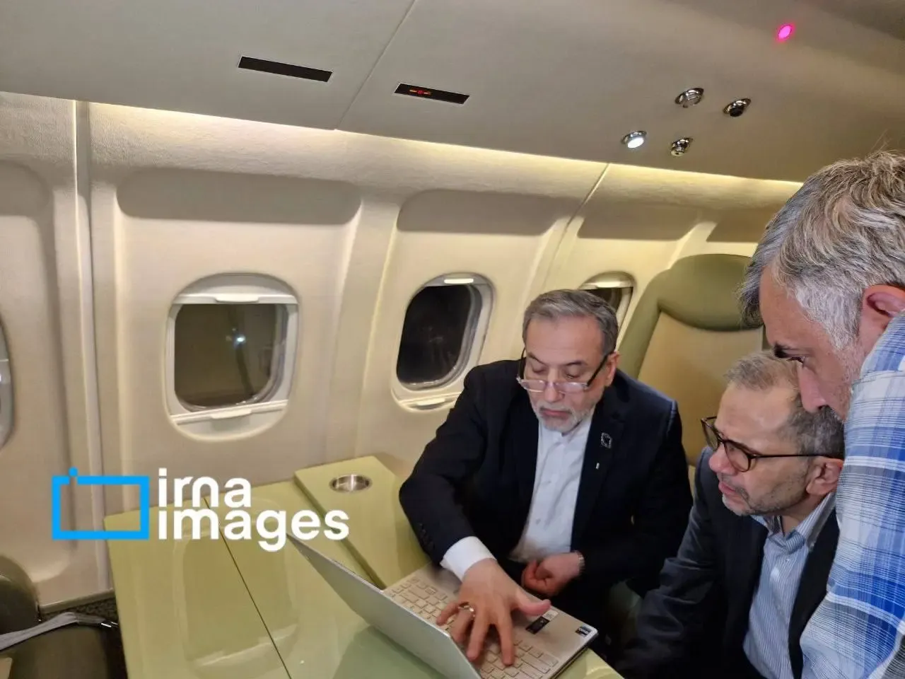 هیات مذاکره کننده ایرانی در عمان