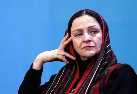 (ویدئو) شوخی جالب گلاب آدینه با دخترش نورا هاشمی در جشن حافظ؛ مادری گفتن بزرگتری گفتن