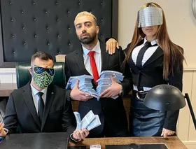 (ویدئو) آرینا از ایکس بند جدا شد و به ایران برگشت؛ انتشار اولین ویدئوی بدون ماسک آرینا در تهران