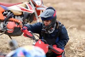 جنجال در مسابقه موتورسواری بانوان کرمانشاه؛ فقط یک نفر به خط پایان رسید!