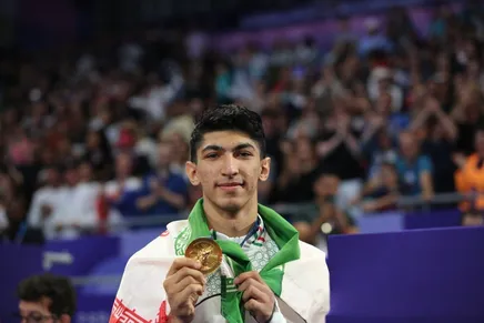 (ویدئو) آرین سلیمی قهرمان المپیک و جهان تکواندو ازدواج کرد؛ پدر آرین سلیمی: آرین هم برای ما خونه خرید و هم ماشین و نگذاشت یک ریال خرج کنیم