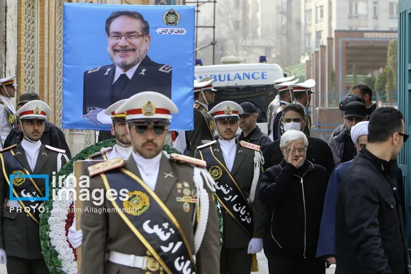 خاکسپاری پیکر شهید علی شمخانی در امامزاده صالح (ع)