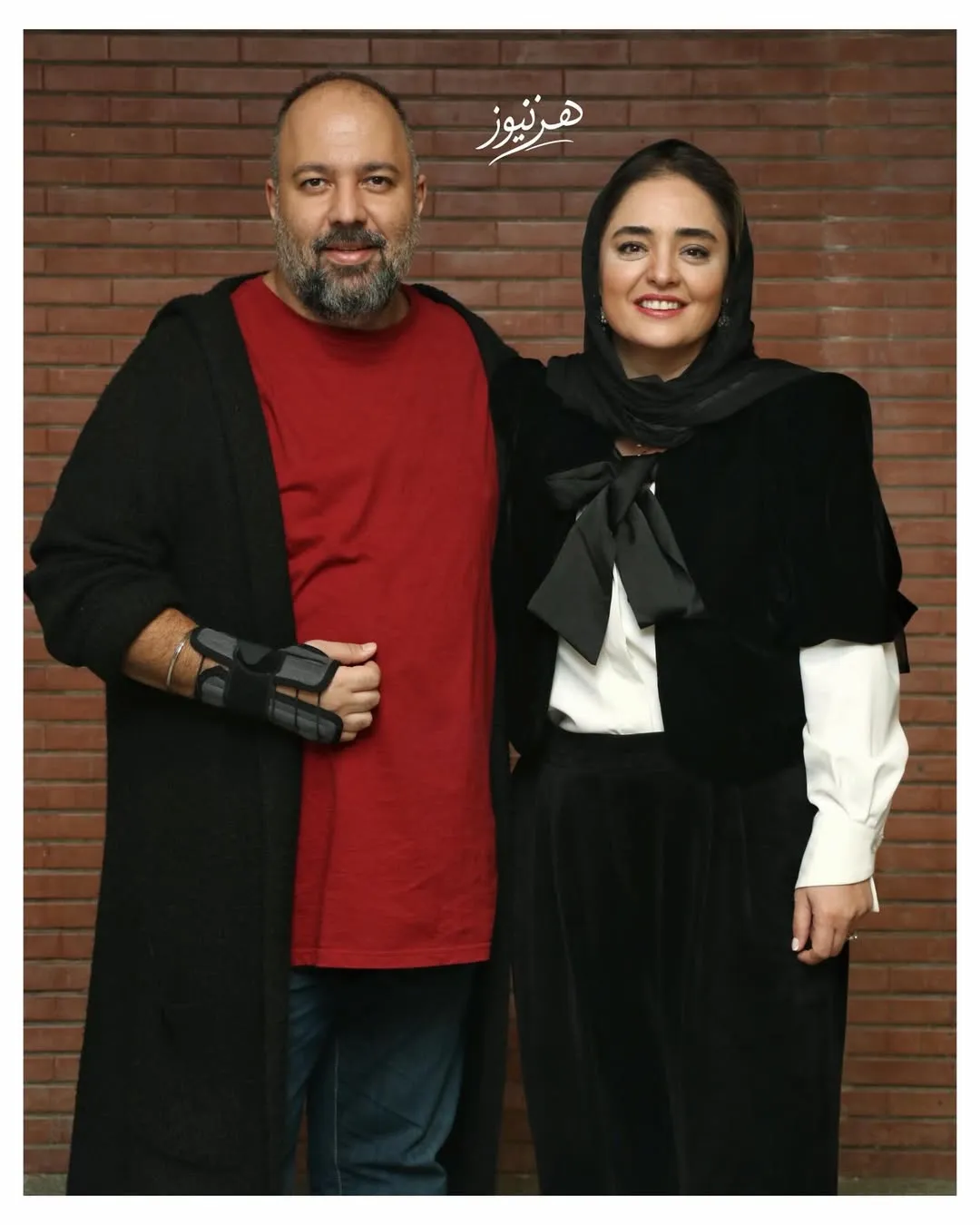 بازیگران در پشت صحنه نمایش باران اسیدی