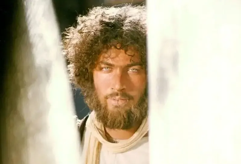 پارسا پیروزفر ۲۲ ساله، در اولین فیلم سینمایی که بازی کرد