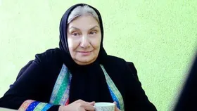 (ویدئو) شعار دادن فریده سپاه منصور، بازیگر تلویزیون و سینما در میدان ولیعصر