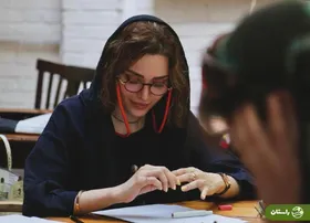 عکس جدید بهنوش طباطبایی در حال تمرین تئاتر