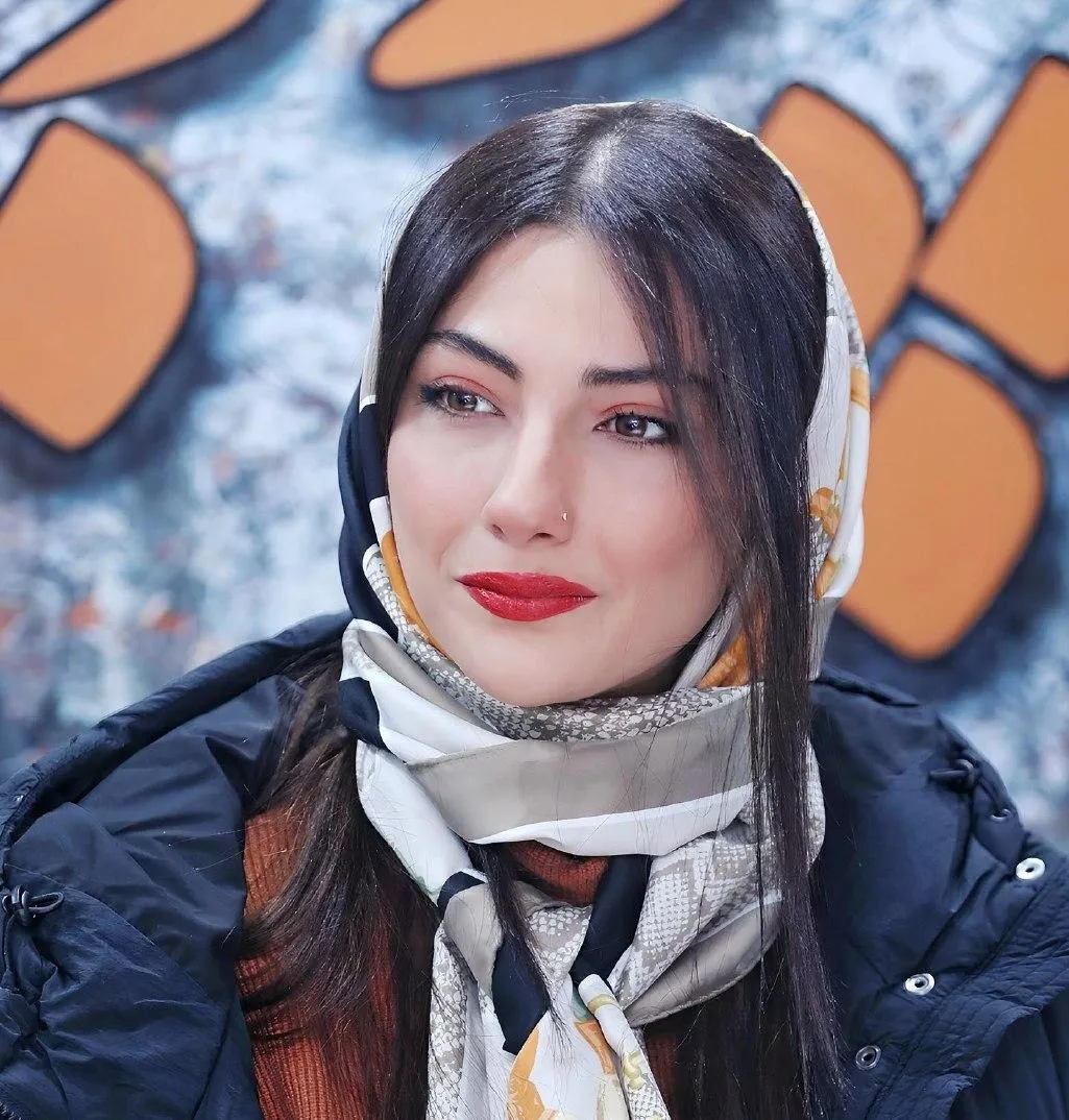 بیوگرافی محیا دهقانی