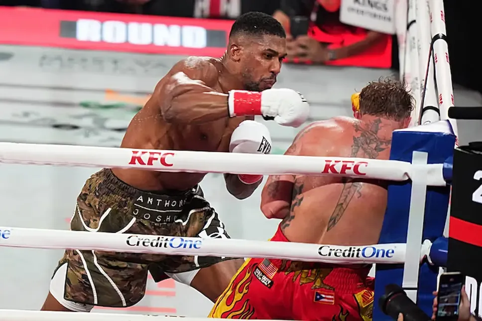 تصادف مرگبار برای قهرمان بوکس جهان؛ آنتونی جاشوا جان سالم به در برد، مربی ایرانی او جان باخت