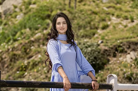 (ویدئو) خودکشی دختری ۲۱ ساله به نام «پایال دوی» مقابل دوربین‌ها؛ خداحافط پدر! این زندگی من است!