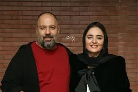 (عکس) نرگس محمدی، علی اوجی، مونا کرمی و سپند امیرسلیمانی در پشت صحنه نمایش «باران اسیدی»