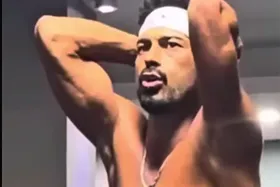 (ویدئو) نمایش آمادگی بدنی رامین رضاییان بازیکن استقلال در ۳۶ سالگی؛ فیگور گرفتن به سبک هادی چوپان