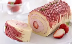 طرز تهیه رولت توت فرنگی خامه‌ای به روش قنادی