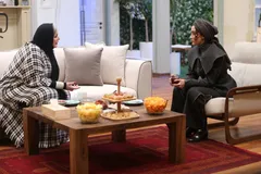 مهمانی «بهاره افشاری» وسط جنگ | حضور غیرمنتظره نعیمه نظام دوست در برنامه «منشور»