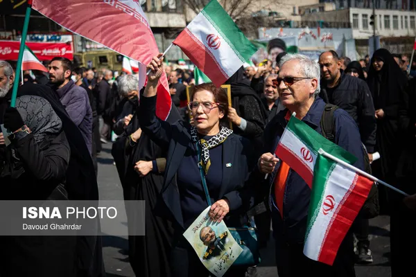 مراسم تشییع &laquo;علی لاریجانی&raquo;، &laquo;غلامرضا سلیمانی&raquo; و قهرمانان &laquo;ناو دنا&raquo;