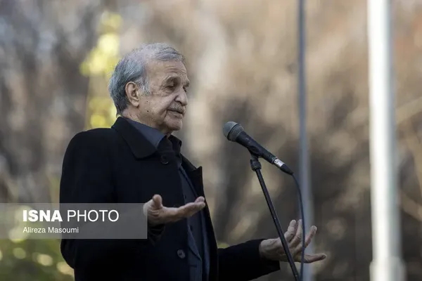 متن و حاشیه تشییع پیکر عنایت بخشی