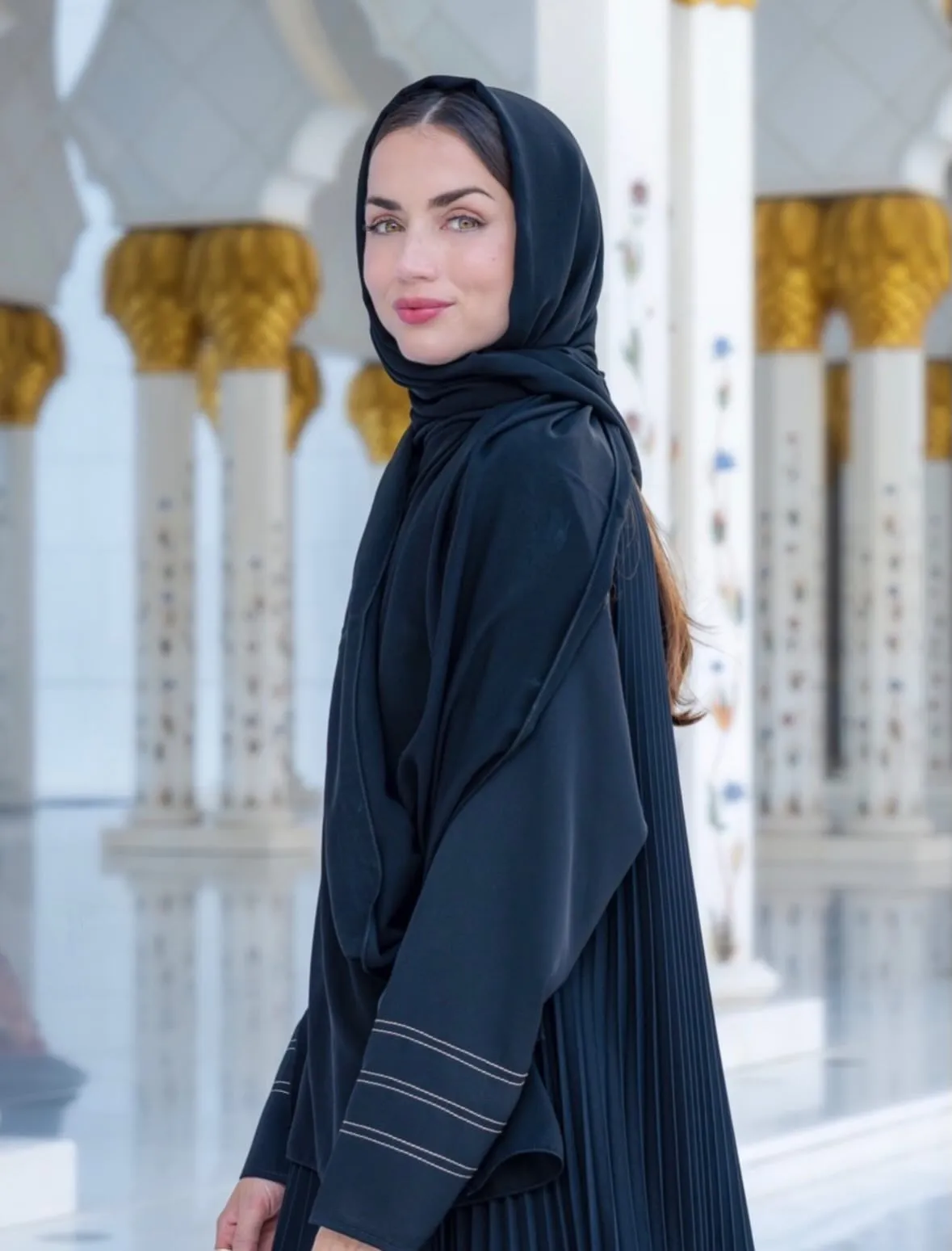 سفر آنا د آرامس به ابوظبی