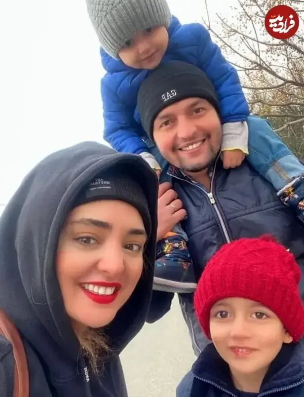عکس نرگس محمدی با برادر و برادرزاده هایش