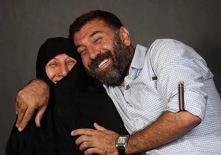 (عکس) تونل زمان؛ چهرۀ «علی انصاریان» در آخرین فیلمش در کنار «آشا محرابی»