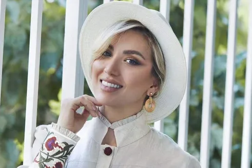 (عکس) وقتی همسر بهرام رادان شمع‌ها را روی انارها گذاشت