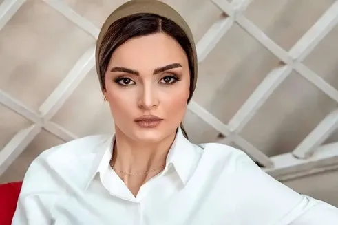 (عکس) چهره باورنکردنی نیلوفر پارسا قبل و بعد از میکاپ