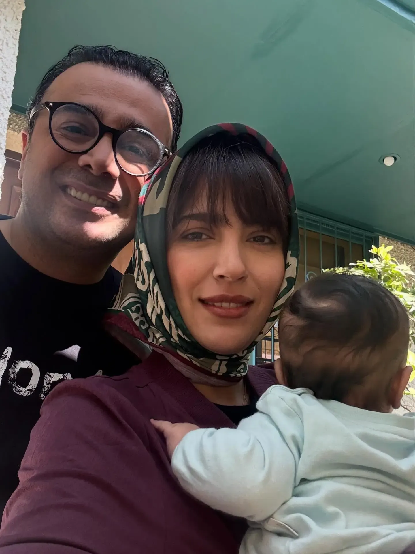 سفر خانوادگی مونا کرمی