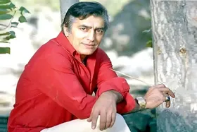 (عکس) محمدعلی فردین در مغازه فرش فروشی خودش؛ دهه ۷۰