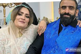 عکسی دیده نشده از هادی چوپان در کنار خواهران و همسرش با لباس محلی