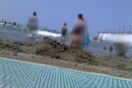 فیلم جنجالی از مردان و زنان نیمه برهنه مخصوص ساحل و شنا در ساحل سیمرغ کیش