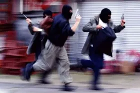 تصاویری وحشتناک از ورود مسلحانه سارقان به یک خانه