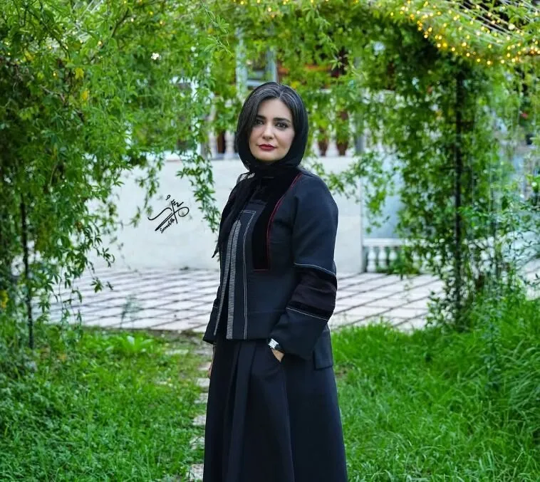 لیندا کیانی با لباس مجلسی مشکی