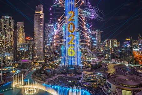 (ویدئو) جشن سال نو میلادی در دبی با آتش‌بازی برج خلیفه