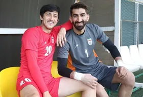 (ویدئو) شوخی بیرانوند و سردار آزمون با دکترای علیرضا بیرانوند