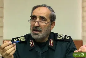 عکس | تونل زمان؛ «سردار شادمانی و سرلشکر عزیز جعفری» در جبهه در حال طراحی عملیات؛ دهۀ ۶۰