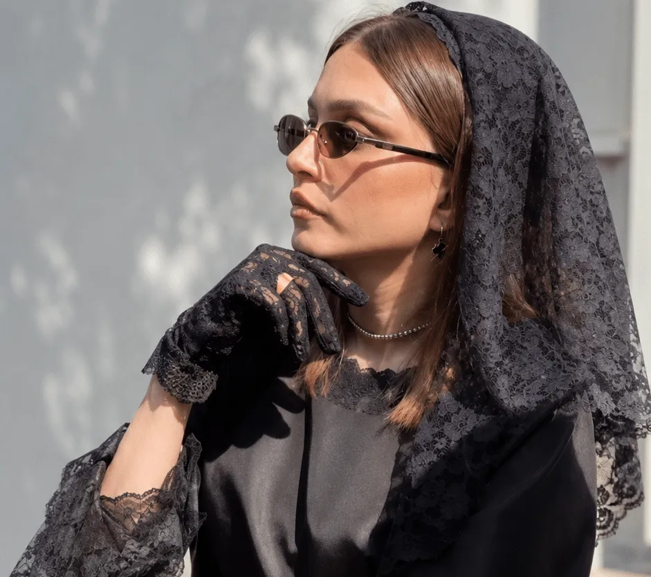 بهنوش طباطبایی در مراسم تشییع اکبر عبدی