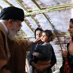 تصاویر دیده‌نشده از رهبر انقلاب و سید مجتبی خامنه‌ای