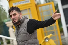 (ویدئو) استایل متفاوت نیما شاهرخ‌شاهی در اکران فیلم «کافه سلطان»