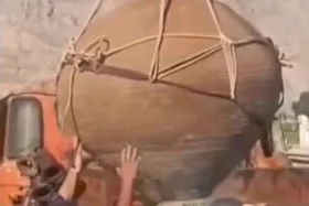 ویدئو | کشف اتفاقی خمره عظیم باستانی در ارسنجان