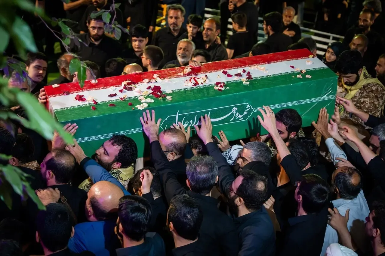 تابوت همسر رهبر انقلاب تابوت همسر رهبر انقلاب