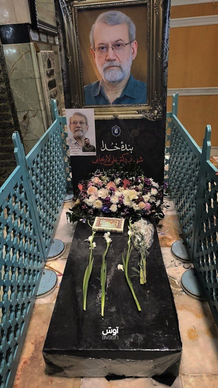 نوشته خاص بر سنگ مزار شهید علی لاریجانی