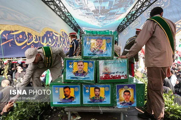 مراسم تشییع &laquo;علی لاریجانی&raquo;، &laquo;غلامرضا سلیمانی&raquo; و قهرمانان &laquo;ناو دنا&raquo;