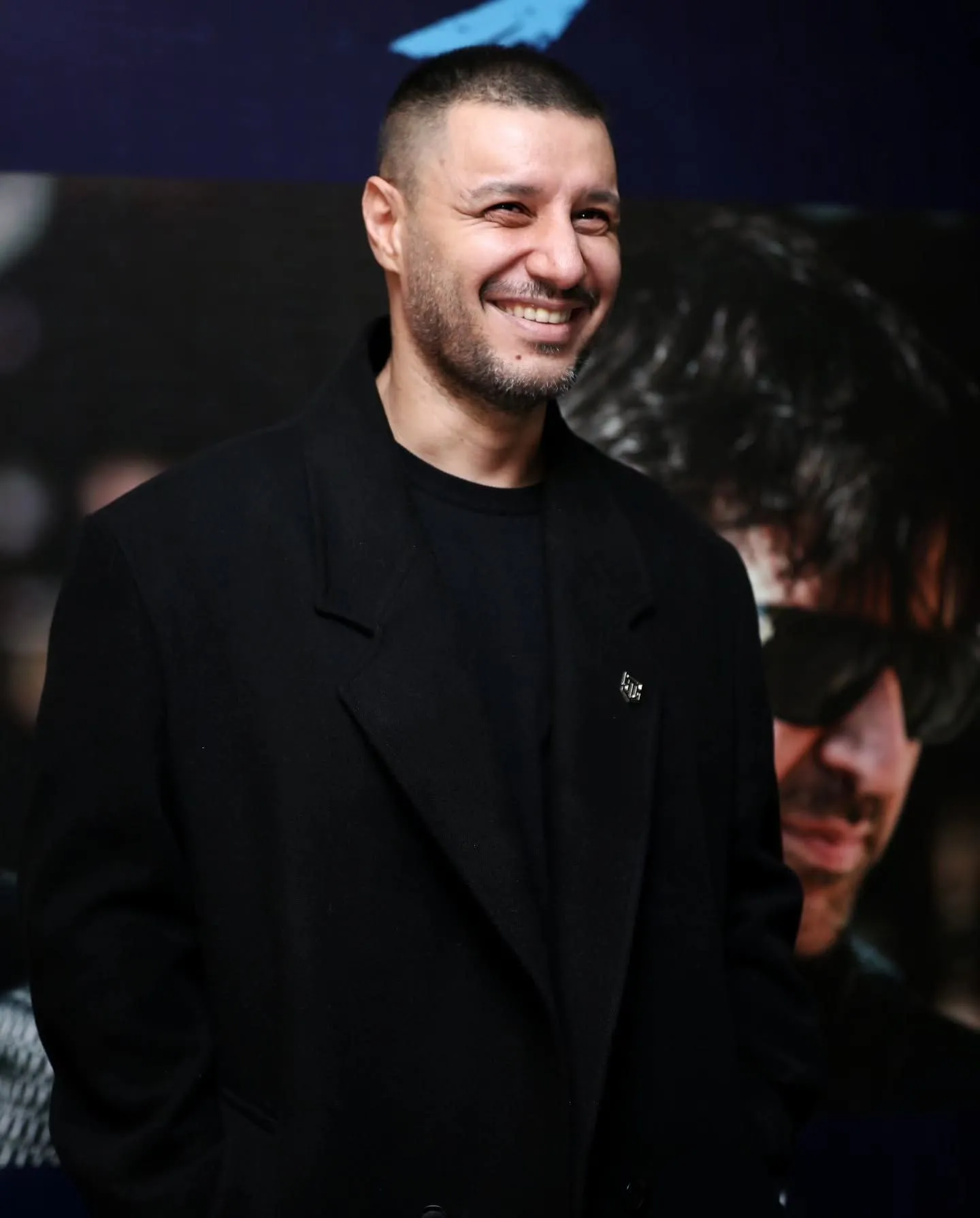 جواد عزتی با لباس سیاه جواد عزتی با لباس سیاه