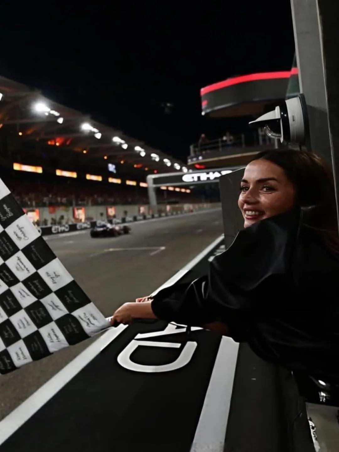 سفر آنا د آرامس به ابوظبی