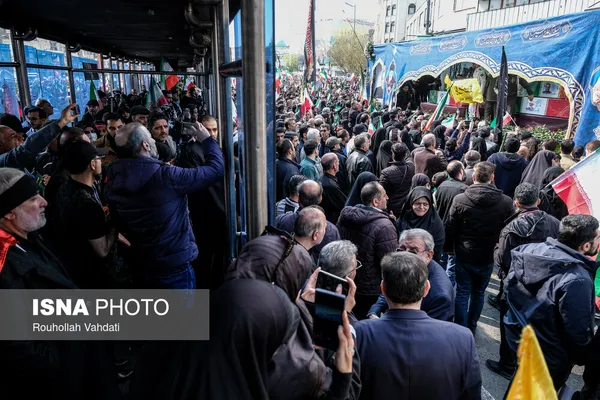 مراسم تشییع &laquo;علی لاریجانی&raquo;، &laquo;غلامرضا سلیمانی&raquo; و قهرمانان &laquo;ناو دنا&raquo;