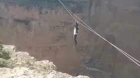 ویدئو واقعی از پشت‌پرده فیلم سقوط یک جوان به دره هایقر فیروزآباد