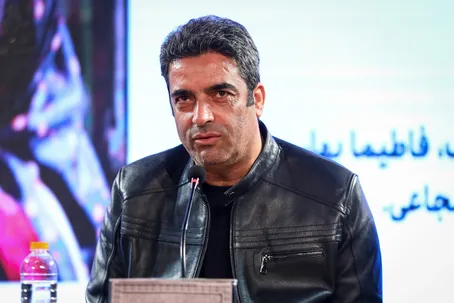 (ویدئو) انتقاد شدید منوچهر هادی از تحریم جشنواره فجر: چرا باید بازیگران یک فیلم از حضور در جلسه پرسش و پاسخ بترسند؟