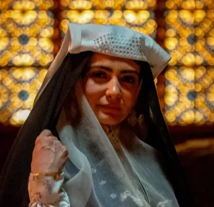 (عکس) گریم و پوشش متفاوت لیندا کیانی در نقش عصمت سریال «بامداد خمار»