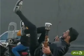 ویدئویی عجیب از قلیان کشیدن دیوانه‌وار مرد موتورسوار در اتوبان!