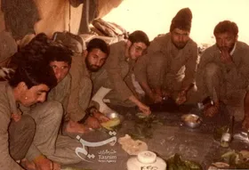 (ویدئو) حضور آیت‌الله سیدمجتبی خامنه‌ای در جبهه‌های جنگ