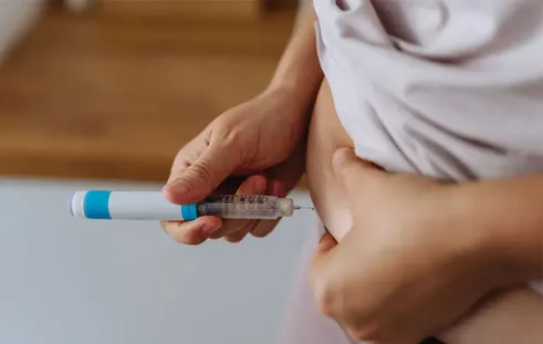 هشدار پزشکان؛ تزریق‌های لاغری بدون ورزش مقاومتی، بدن را ۱۰ سال پیر می‌کند